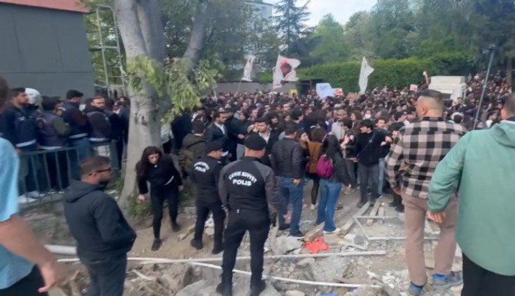 Boğaziçi Üniversitesi’nde Nureddin Yıldız protestosu: Polis müdahale etti, çok sayıda öğrenci gözaltına alındı