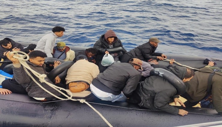 Çeşme açıklarında göçmen hareketliliği: 24 kurtarıldı