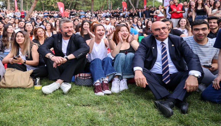 CHP’li Milletvekili Mahmut Tanal Buca’da üniversitelilerle buluştu