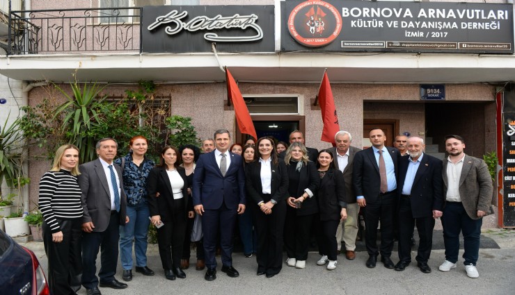 Deniz Yücel ve Başkan Eşki Bornova Arnavutları Derneği’nde hukuksuzluklara karşı dayanışma mesajları