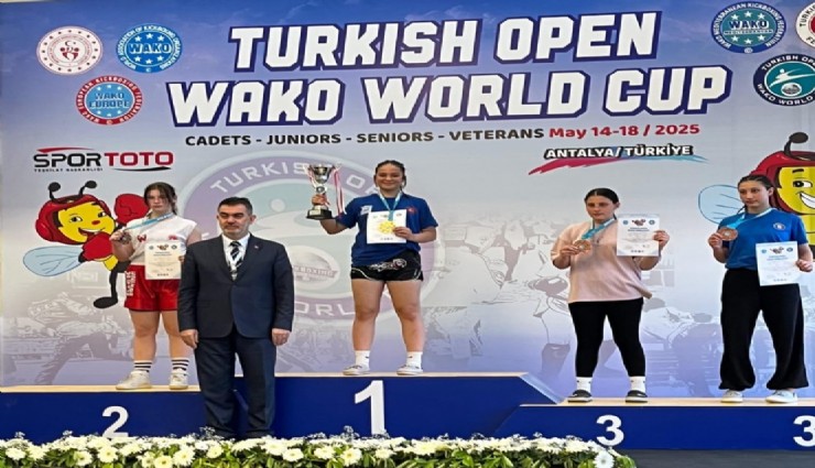 Denizlili kick boksçu Durdane dünya şampiyonu oldu