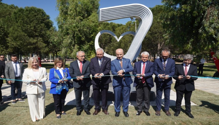 Ege Üniversitesi'nde  70. Yıl Anıtı törenle açıldı