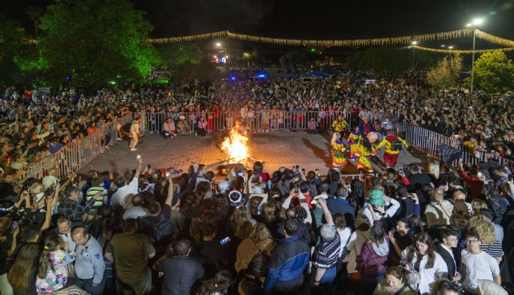 İzmir'de çoşkulu kutlama: Hıdırellez ateşi Kültürpark’tan yükseldi