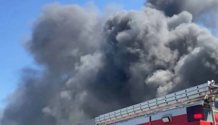 İzmir'de sandalye fabrikasında yangın