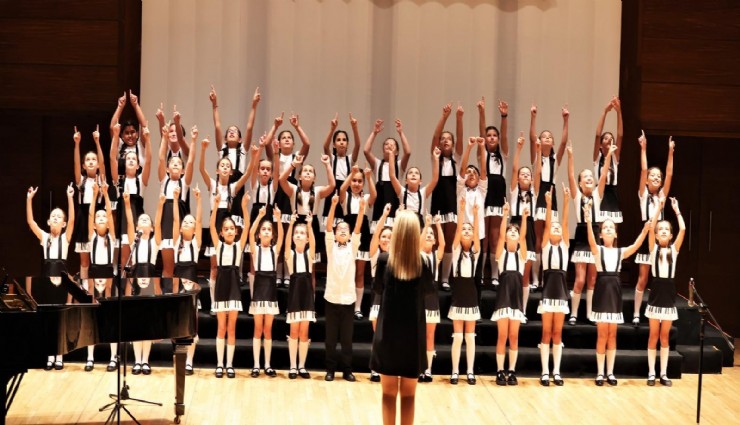 İzmir Uluslararası Çoksesli Korolar Festivali başladı