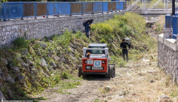 İZSU'dan körfez için yoğun mesai: iş makineleri sahada