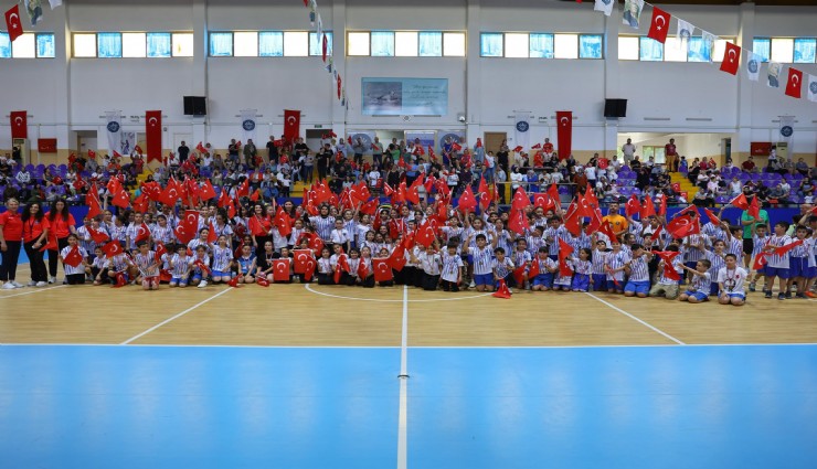 Karabağlar Belediyesi Spor Okulu Öğrencileri, 19 Mayıs Spor Şenliği’nde Buluştu