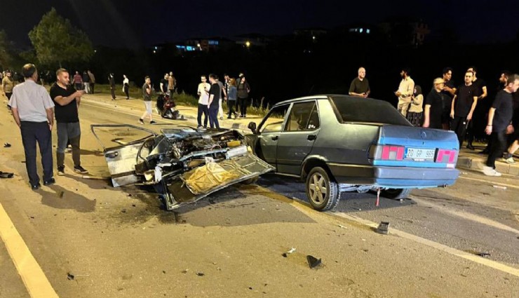 Lüks araçla çarpışan Tofaş ikiye bölündü