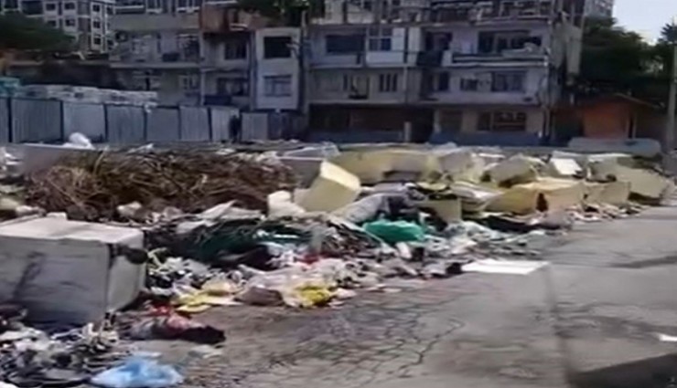 Örnekköy'de bırakılan moloz ve çöp yığınlarına çözüm bekleniyor