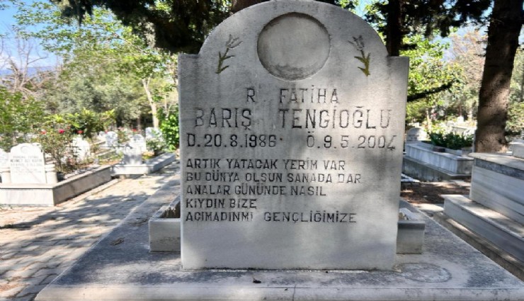 Özgür Özel saldırganının katlettiği oğlunun mezarında kahreden ifadeler: Analar gününde nasıl kıydın bize
