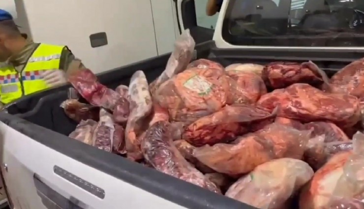 Şanlıurfa'da mide bulandıran görüntüler: Binlerce kaçak ve bozulmuş ürün ele geçirildi