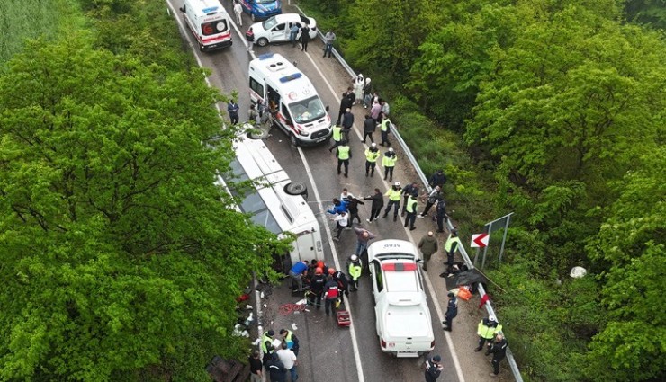 Sinop'ta facia gibi kaza: Tur otobüsü devrildi, 2’si ağır 18 yaralı