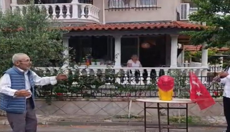 Taraftarlığın yaşı yok: 84’lük Ahmet dede davul zurnayla şampiyonluğu kutladı