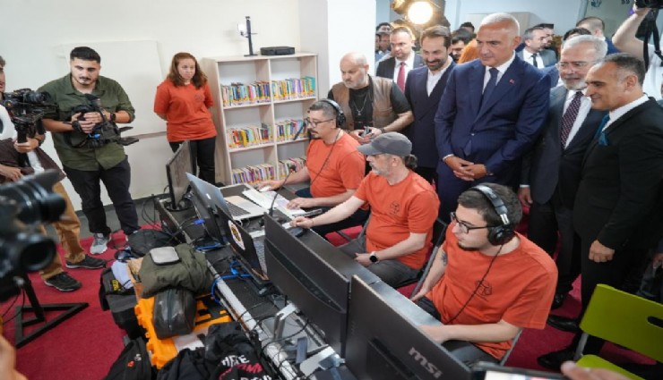 Türkiye'nin en büyük kütüphanelerinden biri Manisa'da açıldı