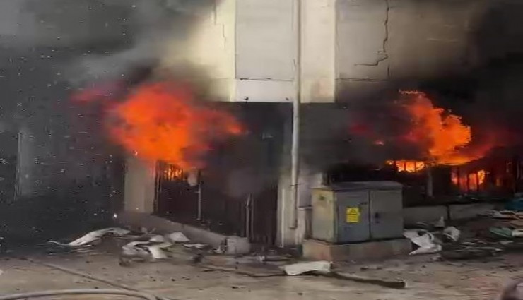 Denizli'de tarihi çarşıda çıkan yangında zaman karşı mücadele veriliyor