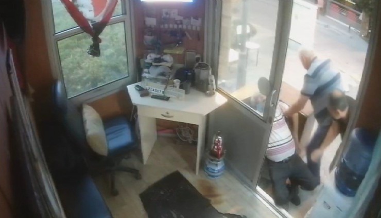 İzmir'de yürek yakan olay: Yardıma koştuğu arkadaşıyla aynı anda kalp krizi geçirip hayatını kaybetti