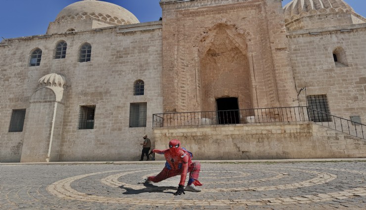 İzmirli örümcek adamın 64’üncü durağı Mardin oldu