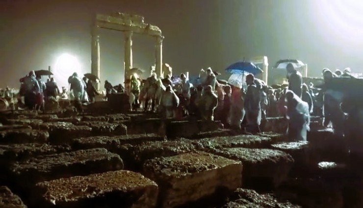 Kızıl Ordu Korosu yağmur nedeniyle iptal edildi