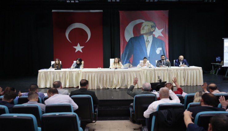 Konak Meclisi’nde Başkan Tugay’a destek: Hak arama halk sağlığını tehdit edecek boyuta gelmemeli