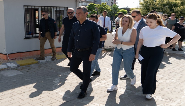 Özel, Başkan Zeyrek'in kızını YKS'nin ikinci oturumunda da yalnız bırakmadı