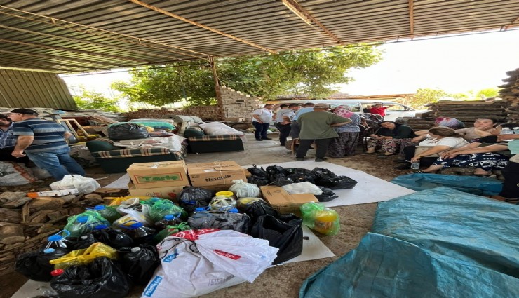 Aydın'dan İzmir'e yardım eli uzandı, topladıkları eşyaları teslim ettiler