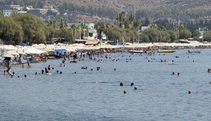 Bodrum’da termometreler şaştı, şemsiyesini kapan sahillere koştu