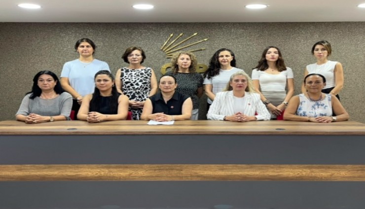 CHP’li kadınlardan 30 ilçede eş zamanlı şiddet tepkisi: ''Bu topraklarda hiçbir kadın yalnız yürümeyecek