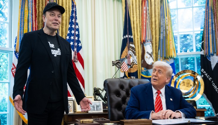 Elon Musk Amerika Partisini kurdu