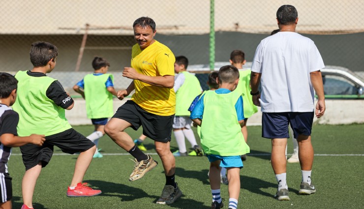 Profesyonel futbolculardan Bucalı genç yeteneklere futbol dersi