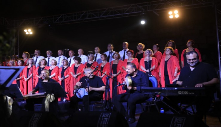 Seferihisar'da sanat ve dayanışma Yıldızların Altında buluştu