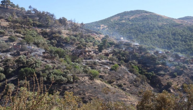 Tahliye edilen Tosunlar Mahallesi'nde yangın sonrası vahim tablo
