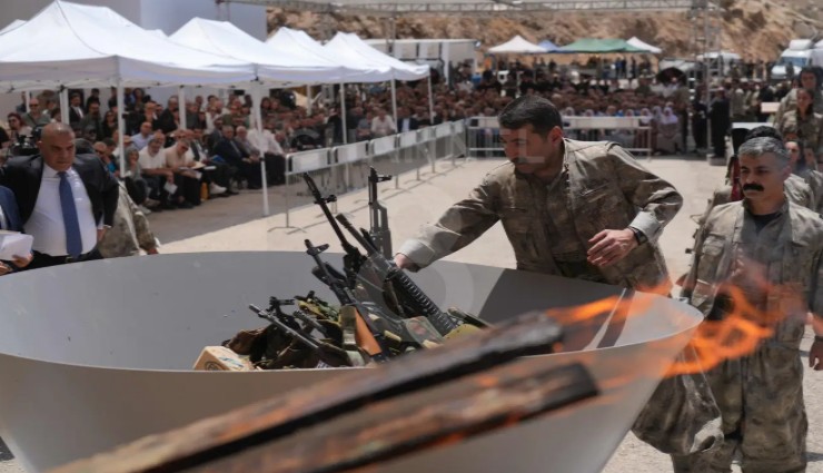 Tarihi anlar, PKK 41 yıl sonra silah bıraktı: İşte ilk görüntüler