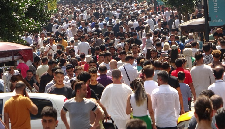 Türkiye'de doğuştan beklenen yaşam süresi 78,1 oldu: Kadınlar erkeklere göre 5,2 yıl fazla yaşıyor