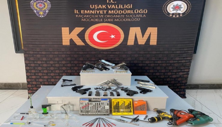 Uşak’ta operasyon: Çok sayıda ruhsatsız silah ele geçirildi
