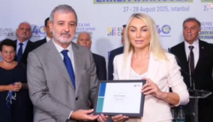 Avrupalı Belediye Başkanları Ekrem İmamoğlu'na demokrasi ödülü verdi