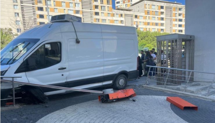 Başakşehir’de minibüs dehşeti: 5’i çocuk 6 kişi yaralandı