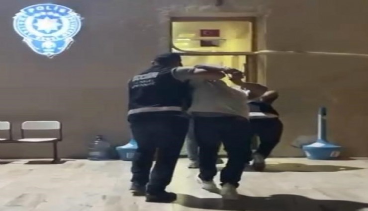 Çeşme’de eğlence mekanındaki silahlı kavgayla ilgili 2 kişi tutuklandı