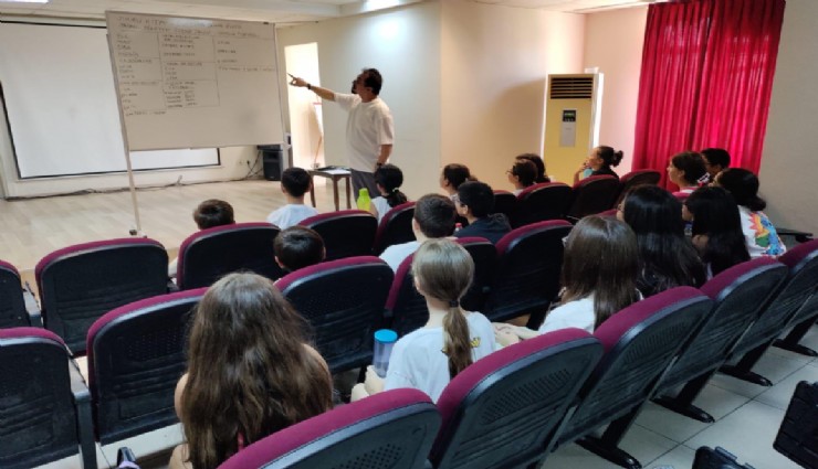 Çiğli’de Gençlik Tiyatrosu yeni sezon provalarına başladı