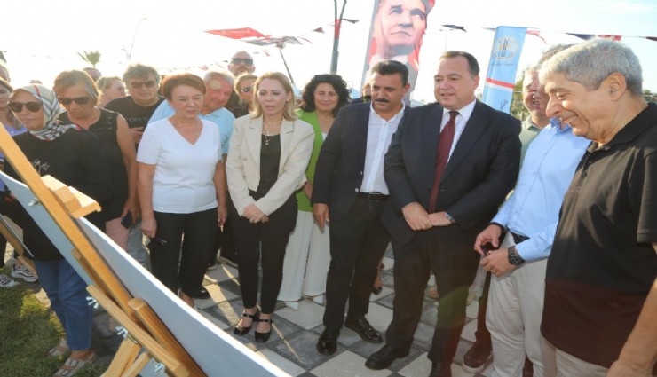 Dikili’de Ferdi Zeyrek Parkı açıldı