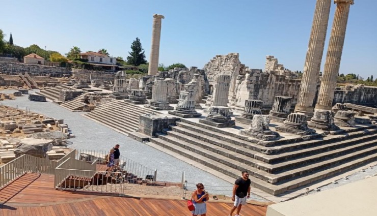 Dünyanın ilk kehanet merkezi: Apollon Tapınağı ziyarete açıldı