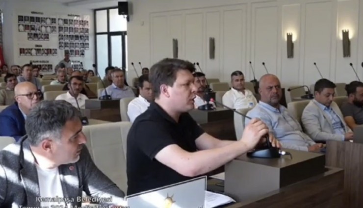 İzmir’de CHP’li Başkan ve meclis üyeleri ile AK Partili meclis üyesi arasında gerginlik