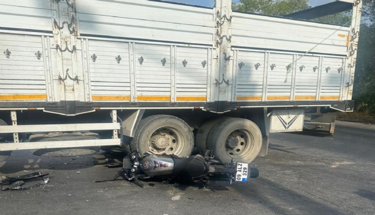 İzmir’de kamyon motosiklete çarptı: 22 yaşındaki sürücü hayatını kaybetti