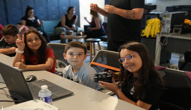 İzmirli çocuklar robotik dünyasıyla tanıştı