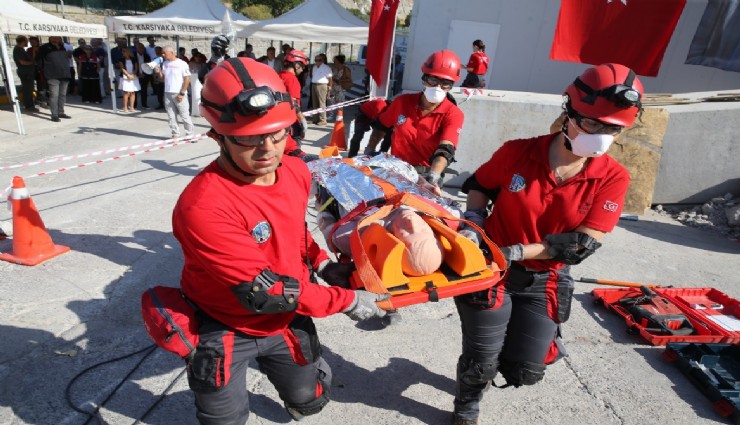 Karşıyaka Marmara Deprem’ni bilinçlendirerek andı