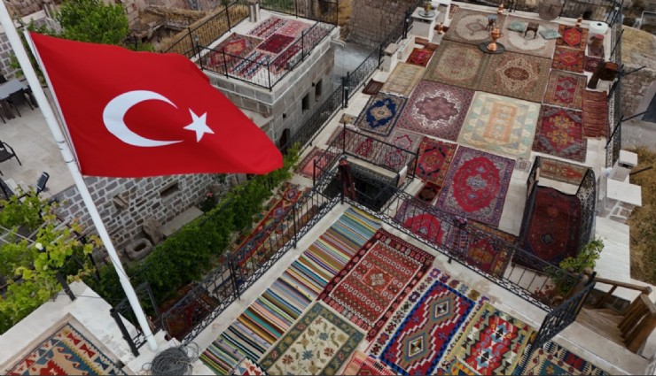 Kayseri’de yere yıllanmış halılar serildi, ortaya renkli görüntüler çıktı