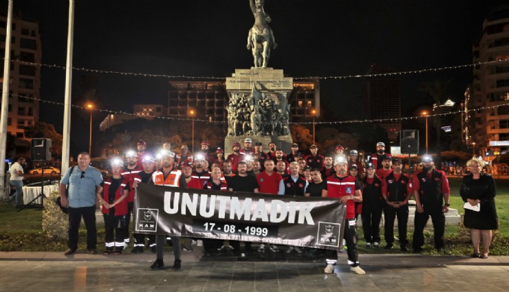 Konak Belediyesi, Marmara Depremi anısına ‘Sessiz Yürüyüş’ düzenledi