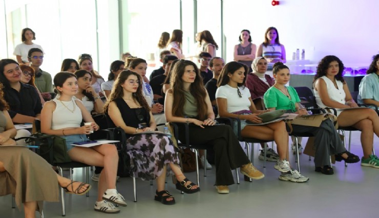 Lâl Denizli, KonuŞu Eğitim Programı’nın açılışında gençlerle buluştu