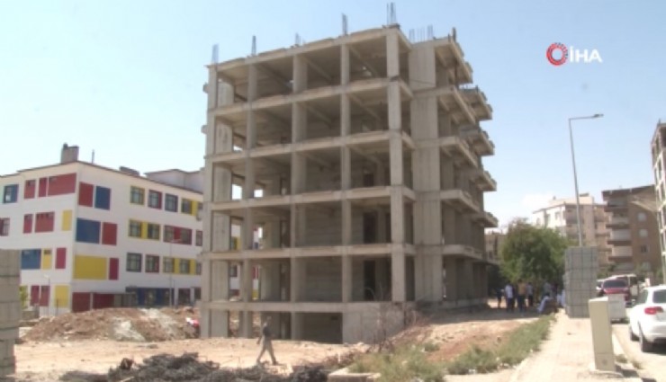 Müteahhit kendisini ihbar etti: Bina mühürlenerek yıkımı yapıldı