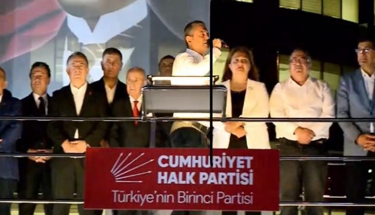 Özel, Egeli 8 belediye başkanını örnek gösterdi: Hiçbirisi tehdit ve şantaja boyun eğmedi