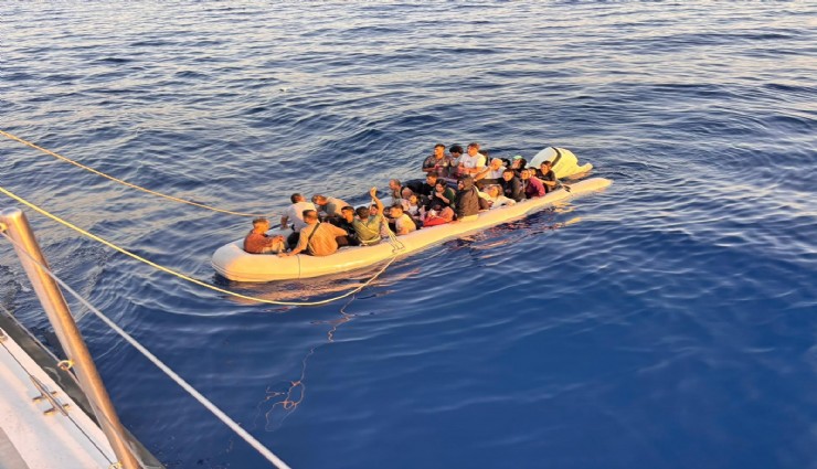 Seferihisar açıklarında can pazarı: 13’ü çocuk 43 göçmen kurtarıldı